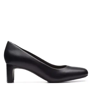 Clarks Women's Kyndall Iris Black Leather 26174303
