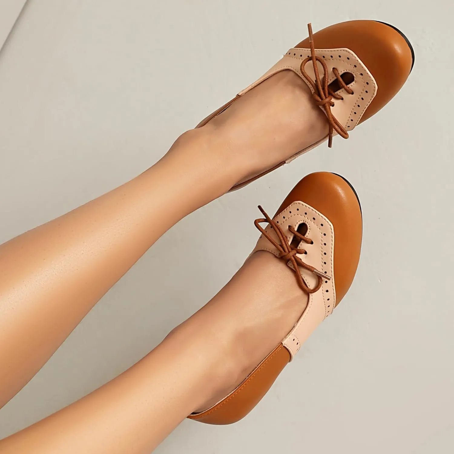 Elerhythm Women's Mary Jane 1920s Pump Heels Two Tones Classic and Retro Lace Up Wingtip 1950s Vintage Round Closed Toe 1940s Shoes