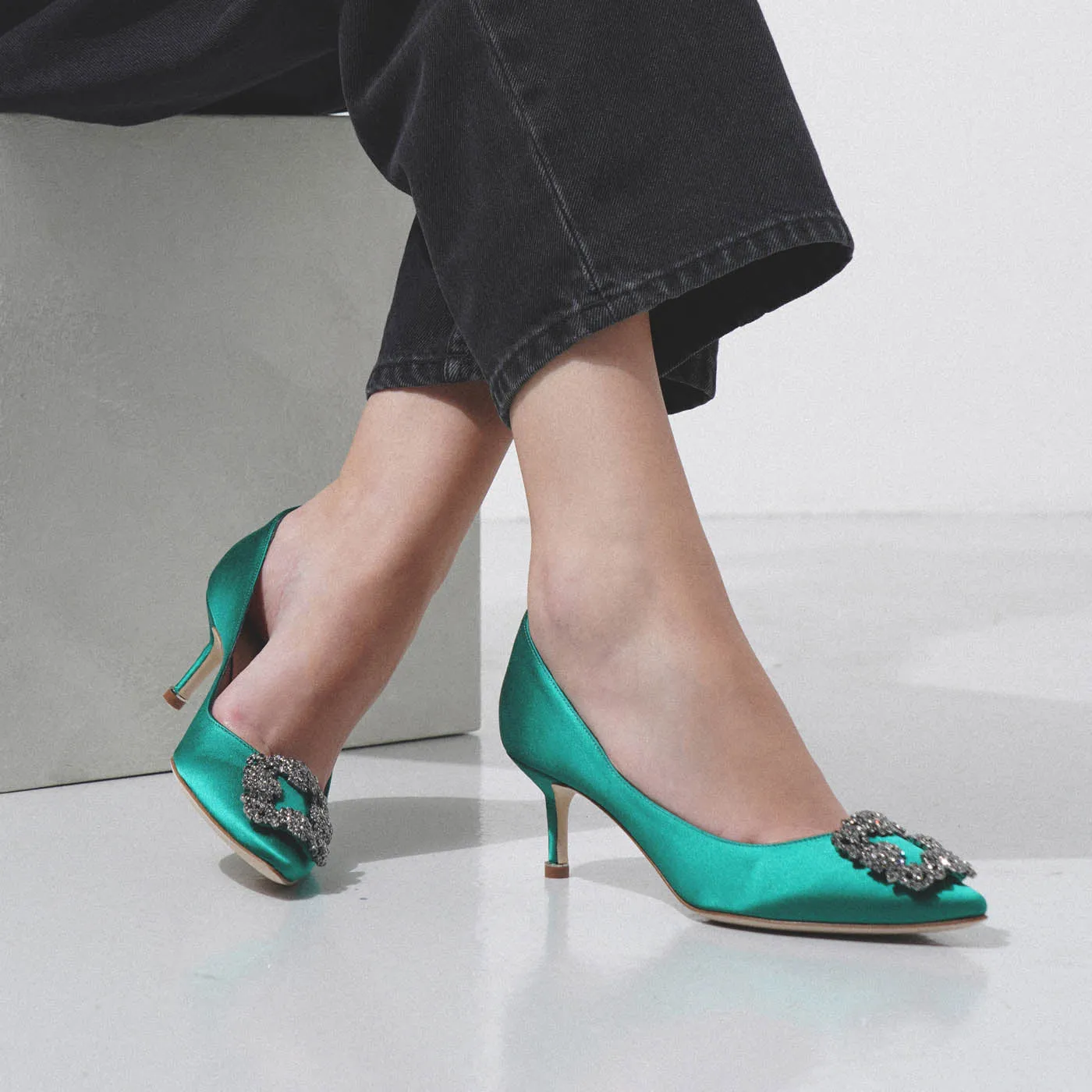 Hangisi 50 emerald satin pumps