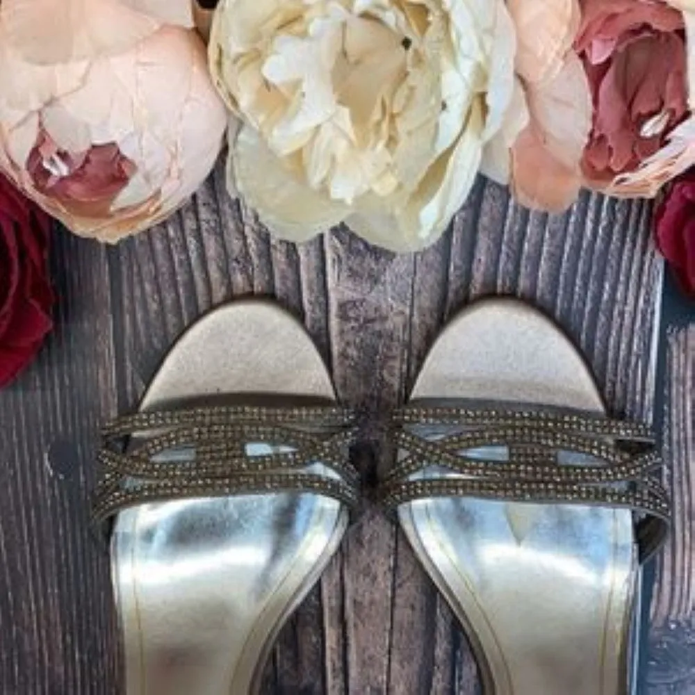 Stuart Weitzman Leather Gabby Bow Pumps-8M