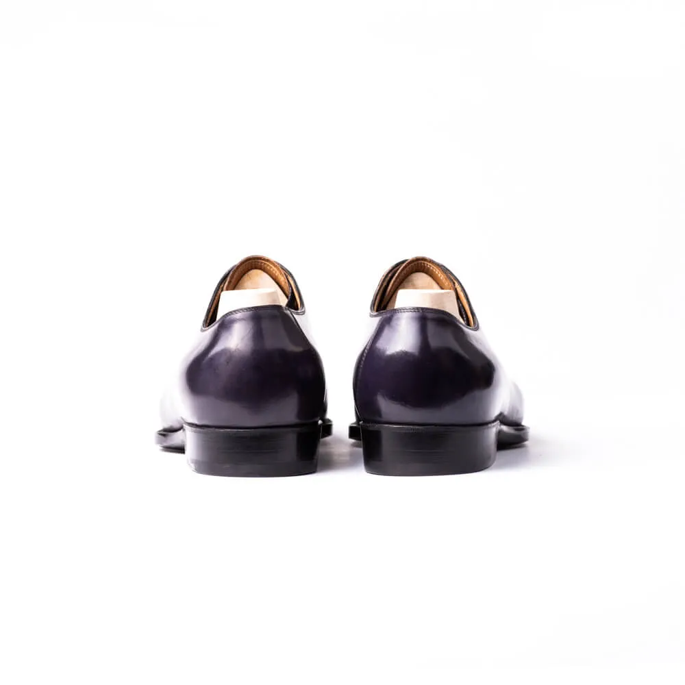 Wholecut Oxford with stitching around the laces in dark purple Crust calf